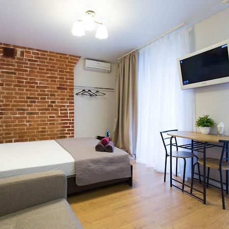 Studio Near Metro Yaroslava Mudroho, Universytet - Mykoly Khvylovoho Str 5-3 Charkiw Exterior foto