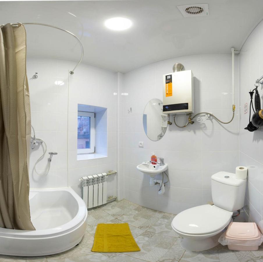 Studio Near Metro Yaroslava Mudroho, Universytet - Mykoly Khvylovoho Str 5-3 Charkiw Exterior foto