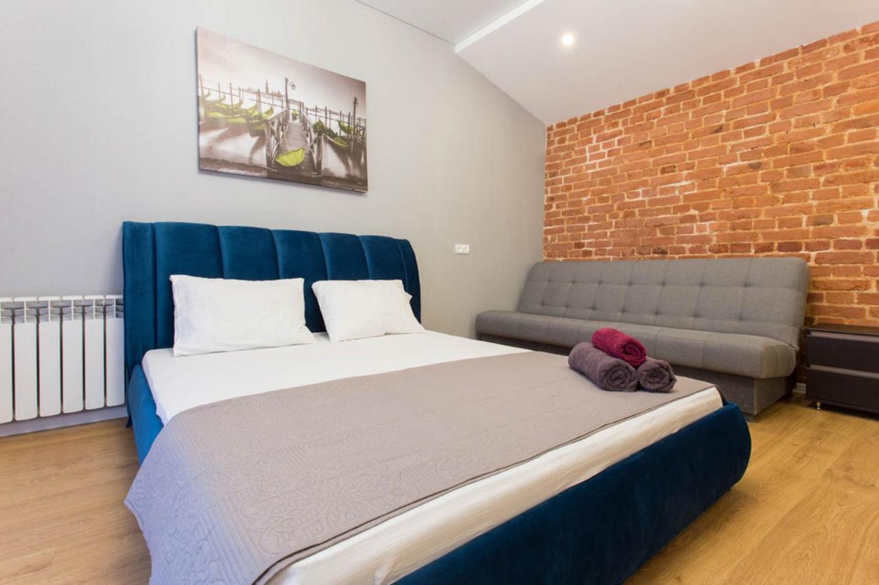 Studio Near Metro Yaroslava Mudroho, Universytet - Mykoly Khvylovoho Str 5-3 Charkiw Exterior foto