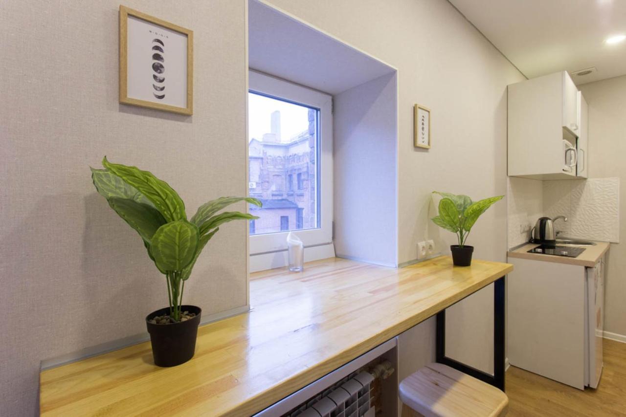 Studio Near Metro Yaroslava Mudroho, Universytet - Mykoly Khvylovoho Str 5-3 Charkiw Exterior foto