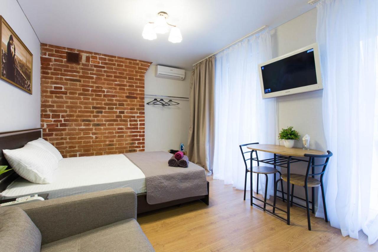 Studio Near Metro Yaroslava Mudroho, Universytet - Mykoly Khvylovoho Str 5-3 Charkiw Exterior foto