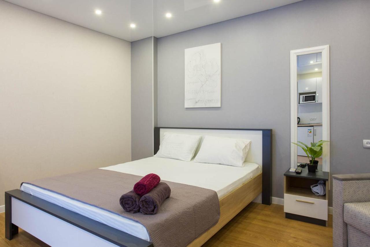 Studio Near Metro Yaroslava Mudroho, Universytet - Mykoly Khvylovoho Str 5-3 Charkiw Exterior foto