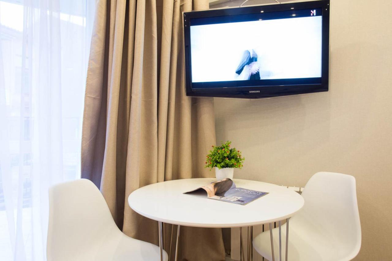 Studio Near Metro Yaroslava Mudroho, Universytet - Mykoly Khvylovoho Str 5-3 Charkiw Exterior foto