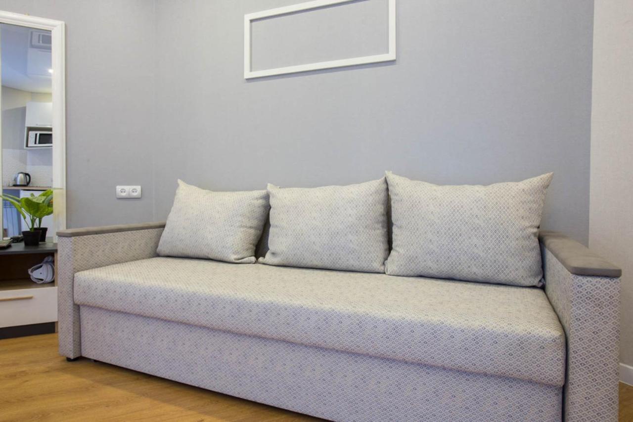 Studio Near Metro Yaroslava Mudroho, Universytet - Mykoly Khvylovoho Str 5-3 Charkiw Exterior foto