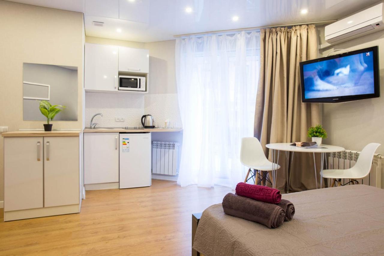 Studio Near Metro Yaroslava Mudroho, Universytet - Mykoly Khvylovoho Str 5-3 Charkiw Exterior foto