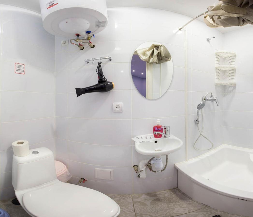Studio Near Metro Yaroslava Mudroho, Universytet - Mykoly Khvylovoho Str 5-3 Charkiw Exterior foto