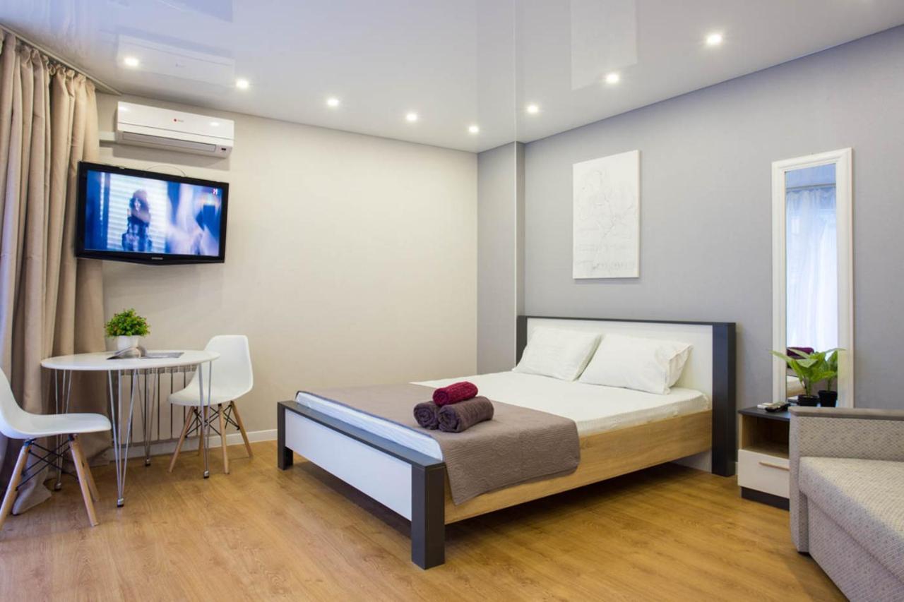 Studio Near Metro Yaroslava Mudroho, Universytet - Mykoly Khvylovoho Str 5-3 Charkiw Exterior foto