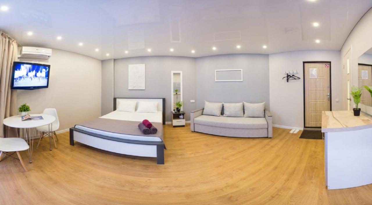 Studio Near Metro Yaroslava Mudroho, Universytet - Mykoly Khvylovoho Str 5-3 Charkiw Exterior foto