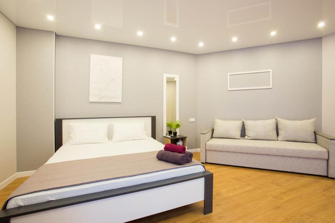 Studio Near Metro Yaroslava Mudroho, Universytet - Mykoly Khvylovoho Str 5-3 Charkiw Exterior foto